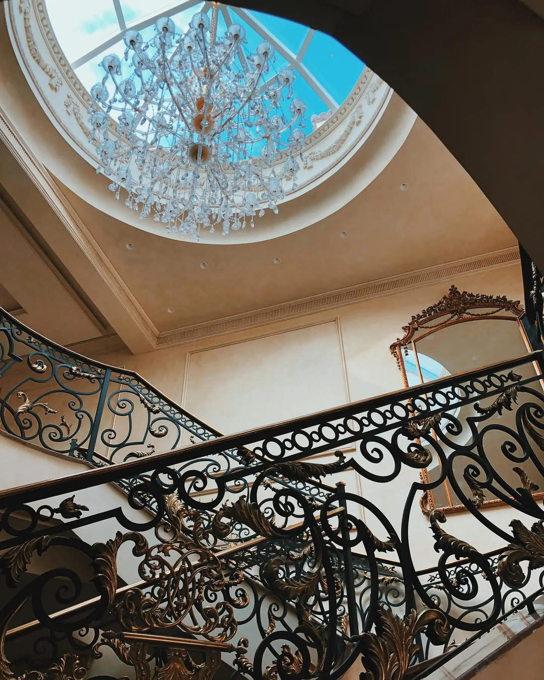 Staircase hall under a moulded skylight dome